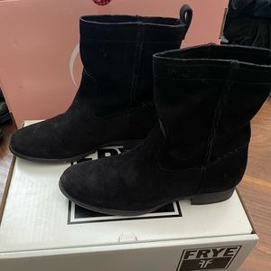 Short Cara Frye suede boots like new